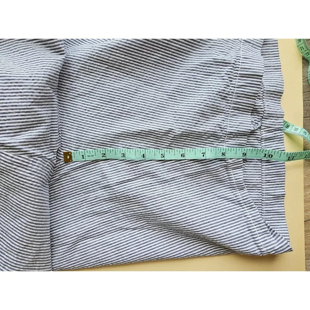 IZOD blue and white seer sucker shorts‎ size 40